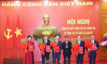 Công bố Quyết định của Bộ Chính trị về công tác tổ chức và cán bộ của 5 cơ quan