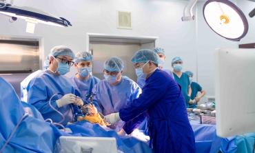 Vinmec ra mắt robot hỗ trợ thay khớp gối, mở rộng cơ hội phẫu thuật với chi phí hợp lý ngay tại Việt Nam