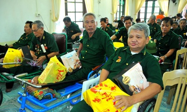 Chăm lo đời sống người có công nhân Kỷ niệm 51 năm ngày Giải phóng miền Nam, thống nhất đất nước