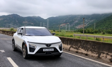 Chủ xe nói về VinFast VF 7: Đi xa yên tâm, dùng hằng ngày vẫn hợp