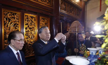 Trang nghiêm Lễ dâng hương tưởng niệm các Vua Hùng trên đỉnh núi Nghĩa Lĩnh