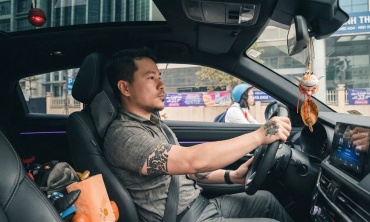 Sau gần 20 năm đi xe xăng, chủ xe chọn VinFast VF 7 vì “giá trị nhận được vượt xa mong đợi”