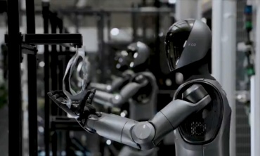 Robot hình người tự phân loại 65.000 bưu kiện trong suốt 50 giờ