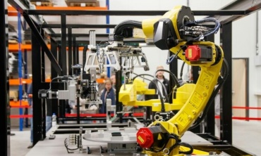 Vai trò của cờ lê đóng đầu cong trong ngành Robot hiện đại