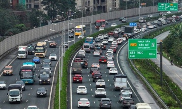 Đề xuất xe taxi, xe ôm đầu tư mới ở Hà Nội sẽ phải dùng năng lượng xanh từ 1/7/2026