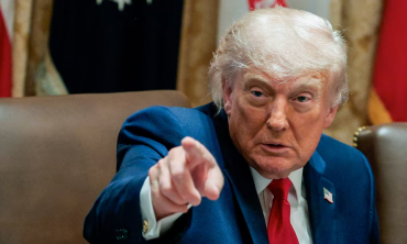 Trump bác bỏ khả năng Iran và Oman kiểm soát eo biển Hormuz, thỏa thuận vẫn bế tắc