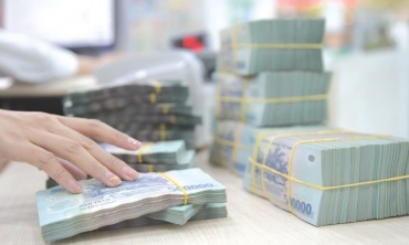 Thanh khoản ngân hàng chịu sức ép từ nhiều phía