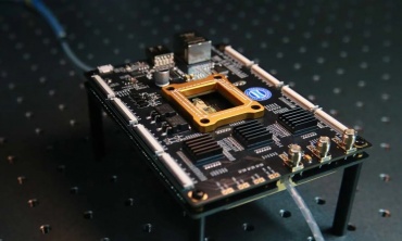 Startup Trung Quốc sản xuất chip quang tử không cần máy quang khắc DUV