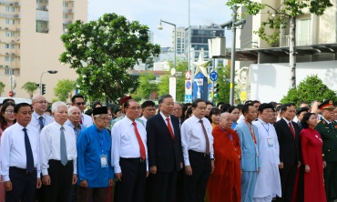 Tổng Bí thư, Chủ tịch nước Tô Lâm và lãnh đạo Đảng, Nhà nước dâng hoa tưởng nhớ Chủ tịch Hồ Chí Minh