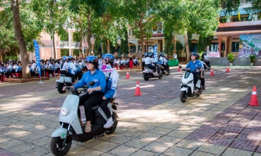 Phạt tiền người dưới 18 tuổi đi mô tô, hiểu thế nào cho đúng?