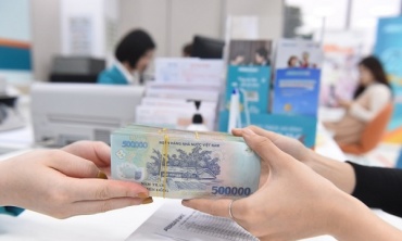 Doanh nghiệp gánh lãi suất, ngân hàng lo nợ xấu