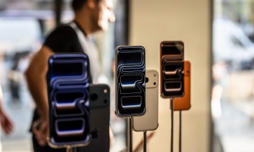 Google và Apple đang xung đột với EU về tương lai của các trợ lý AI
