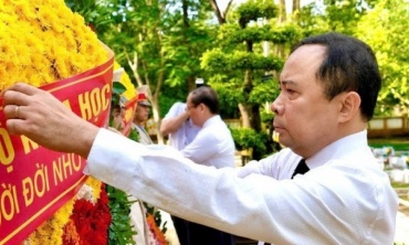 Đoàn công tác Bộ KH&CN dâng hương tri ân các Anh hùng liệt sĩ