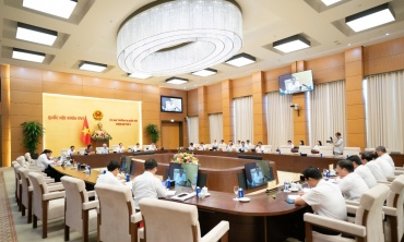 Thể chế hóa chủ trương của Đảng về phát triển Thành phố Hồ Chí Minh và các đô thị động lực