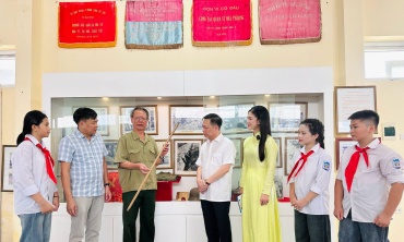 Hòa Xá kể chuyện lịch sử quê hương qua “Chiếc gậy Trường Sơn”