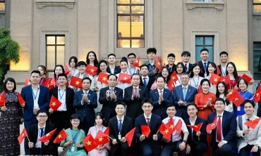 Chủ tịch Quốc hội Trần Thanh Mẫn gặp gỡ cộng đồng kiều bào tại Trung Quốc