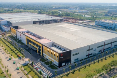 Dây chuyền tự động hóa công nghệ cao trong nhà máy sản xuất smartphone ...