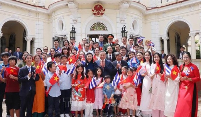 Tổng Bí thư, Chủ tịch nước Tô Lâm thăm Đại sứ quán và cộng đồng người Việt Nam tại Cuba