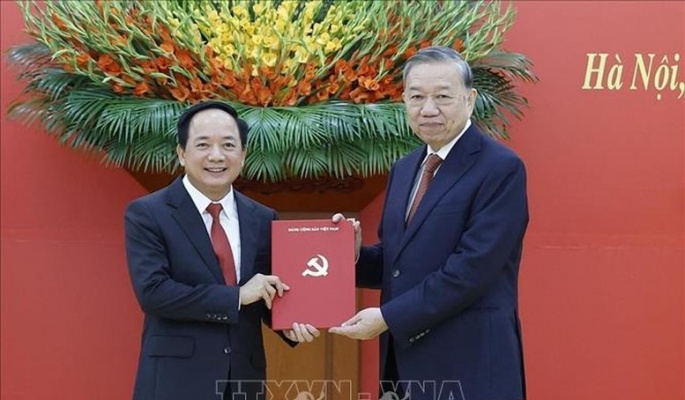 Tổng Bí thư Tô Lâm trao các quyết định bổ nhiệm Trưởng Ban Tuyên giáo và Dân vận Trung ương và Phó trưởng ban Thường trực Ban Nội chính Trung ương