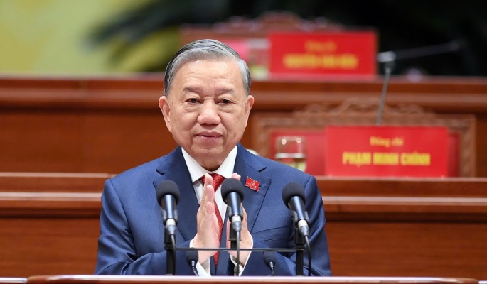 VỮNG BƯỚC DƯỚI CỜ ĐẢNG