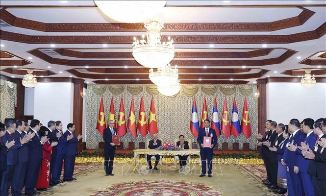 Tổng Bí thư Tô Lâm chứng kiến Lễ trao các văn kiện hợp tác Việt Nam - Lào