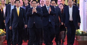 Thủ tướng: Chuyển đổi từ 'ưu tiên' sang 'tin yêu' và 'tự hào' khi dùng hàng Việt Nam