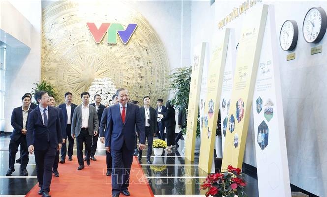 Tổng Bí thư Tô Lâm thăm, chúc Tết cán bộ, phóng viên VTV và VOV