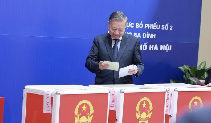 Tổng Bí thư Tô Lâm bỏ phiếu bầu cử đại biểu Quốc hội, HĐND các cấp tại phường Ba Đình, Hà Nội