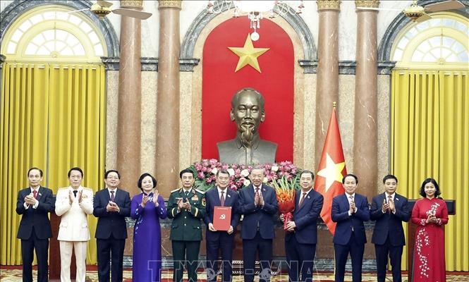 Tổng Bí thư, Chủ tịch nước chủ trì hội nghị công bố các quyết định đối với Chính phủ