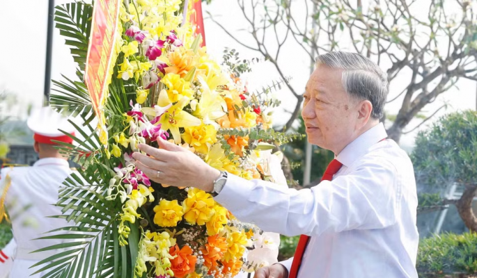Tổng Bí thư, Chủ tịch nước Tô Lâm dâng hương tưởng niệm Tổng Bí thư Hà Huy Tập