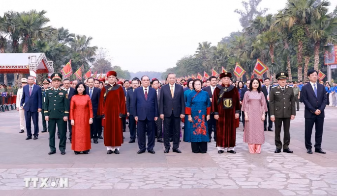 Tổng Bí thư, Chủ tịch nước Tô Lâm dâng hương tưởng niệm các vua Hùng