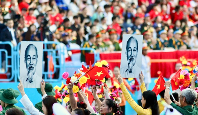 ÁNH SÁNG HỒ CHÍ MINH SOI ĐƯỜNG CHO CHÚNG TA ĐI