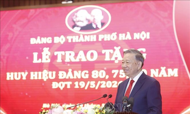 Phát biểu của Tổng Bí thư, Chủ tịch nước Tô Lâm tại Lễ trao tặng Huy hiệu Đảng cho đảng viên lão thành của Đảng bộ Hà Nội