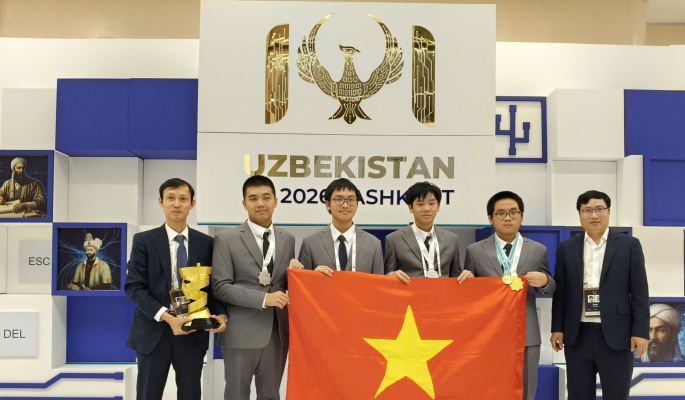 Lần đầu tiên trong lịch sử, nam sinh Việt giành cú đúp Vàng Olympic Tin học và AI quốc tế